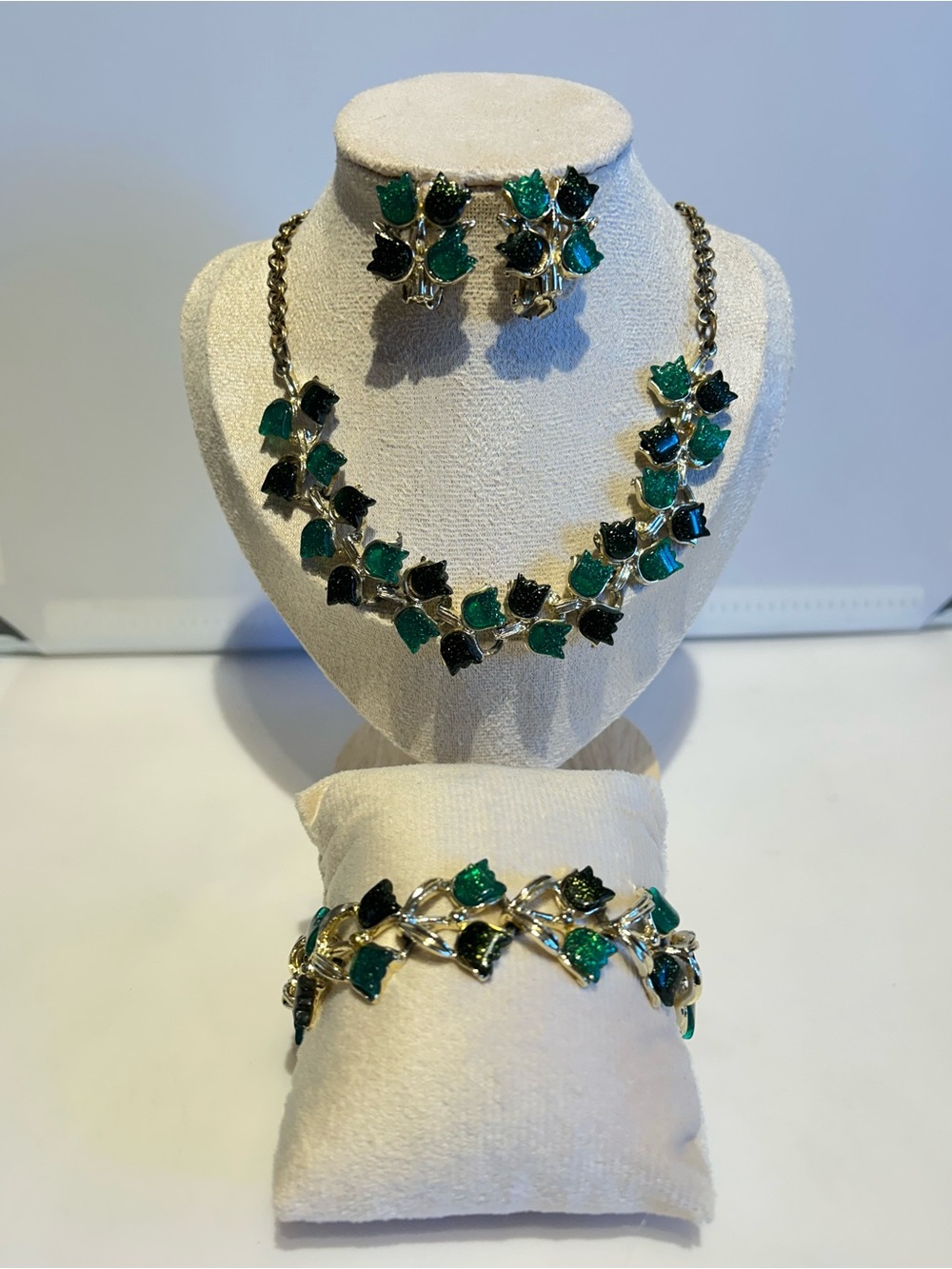 Vintage Green and Black Leaf Motif Jewelry Set ( Coro ? )